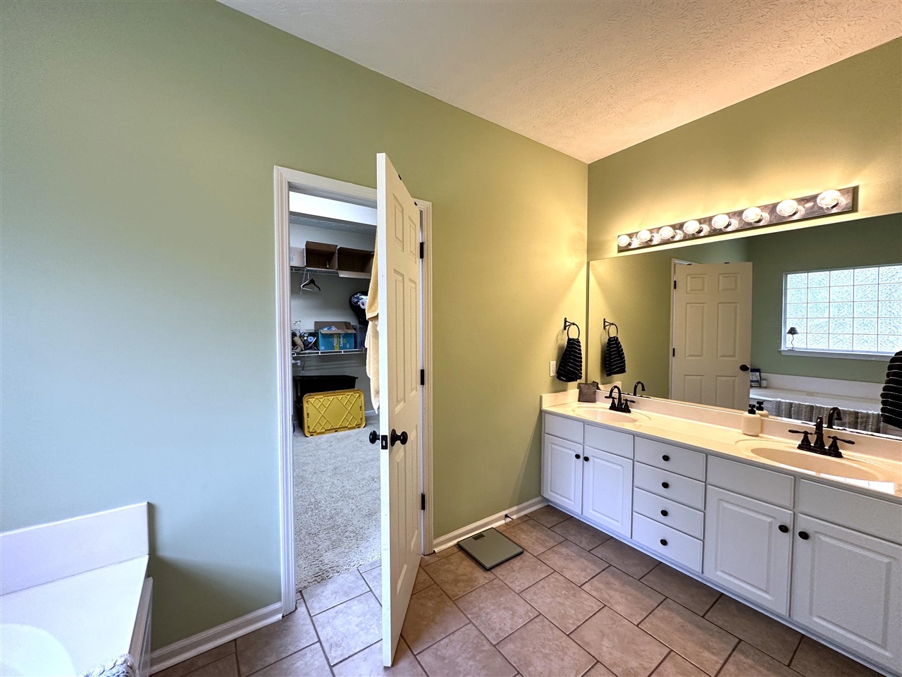 3378 Red Oak Court