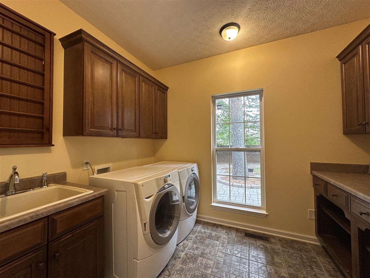3378 Red Oak Court