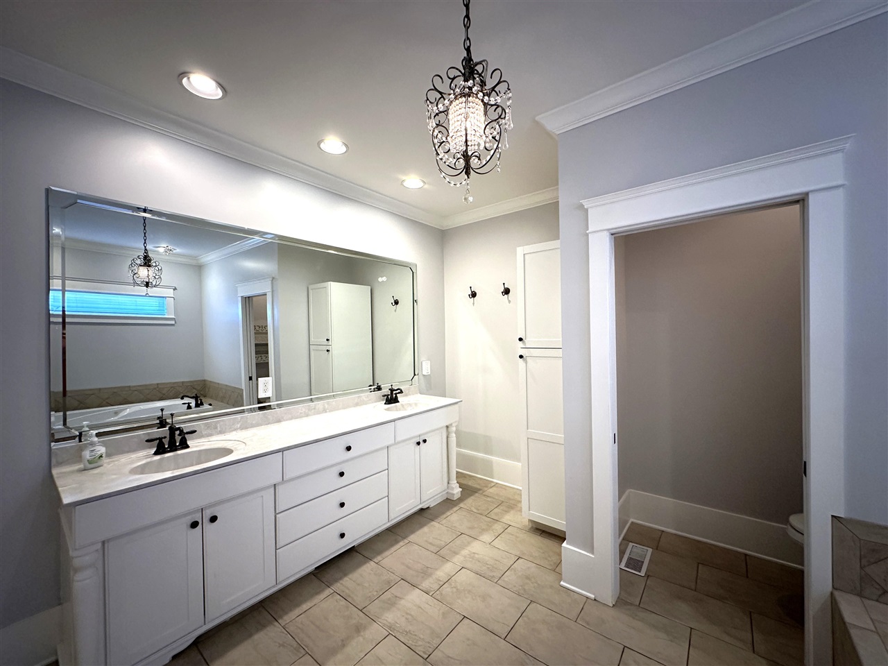 827 Annmarie Court