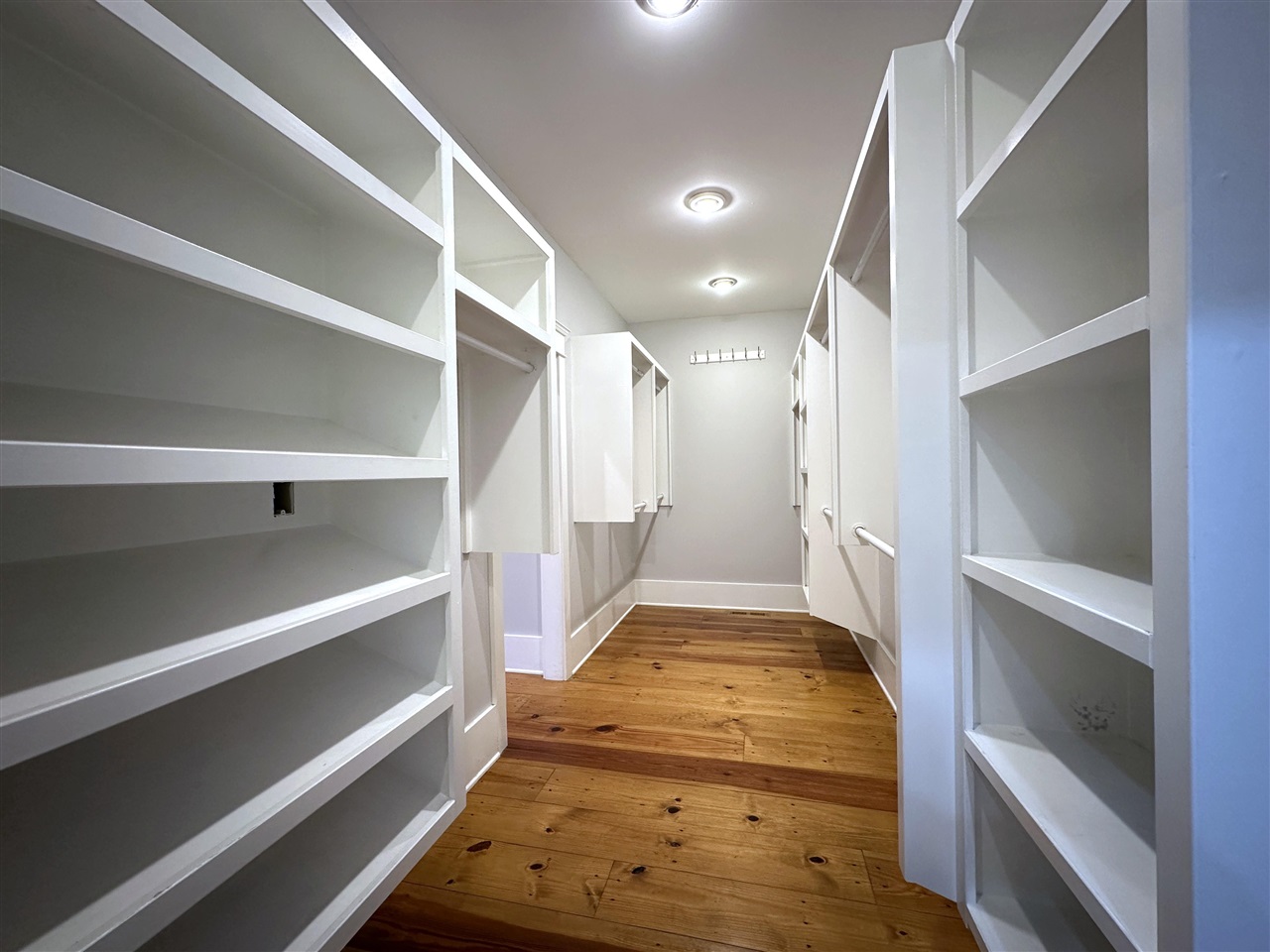 827 Annmarie Court