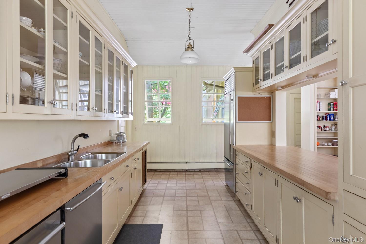 62 Cove Neck Road