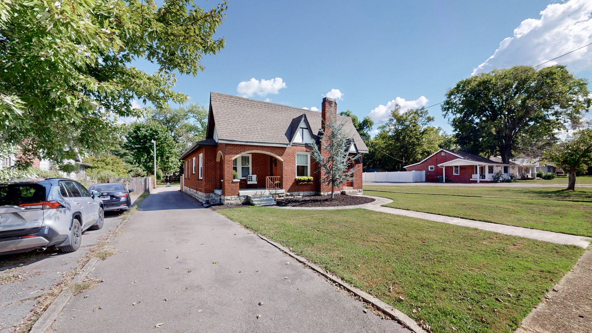 123 N Hatton Ave