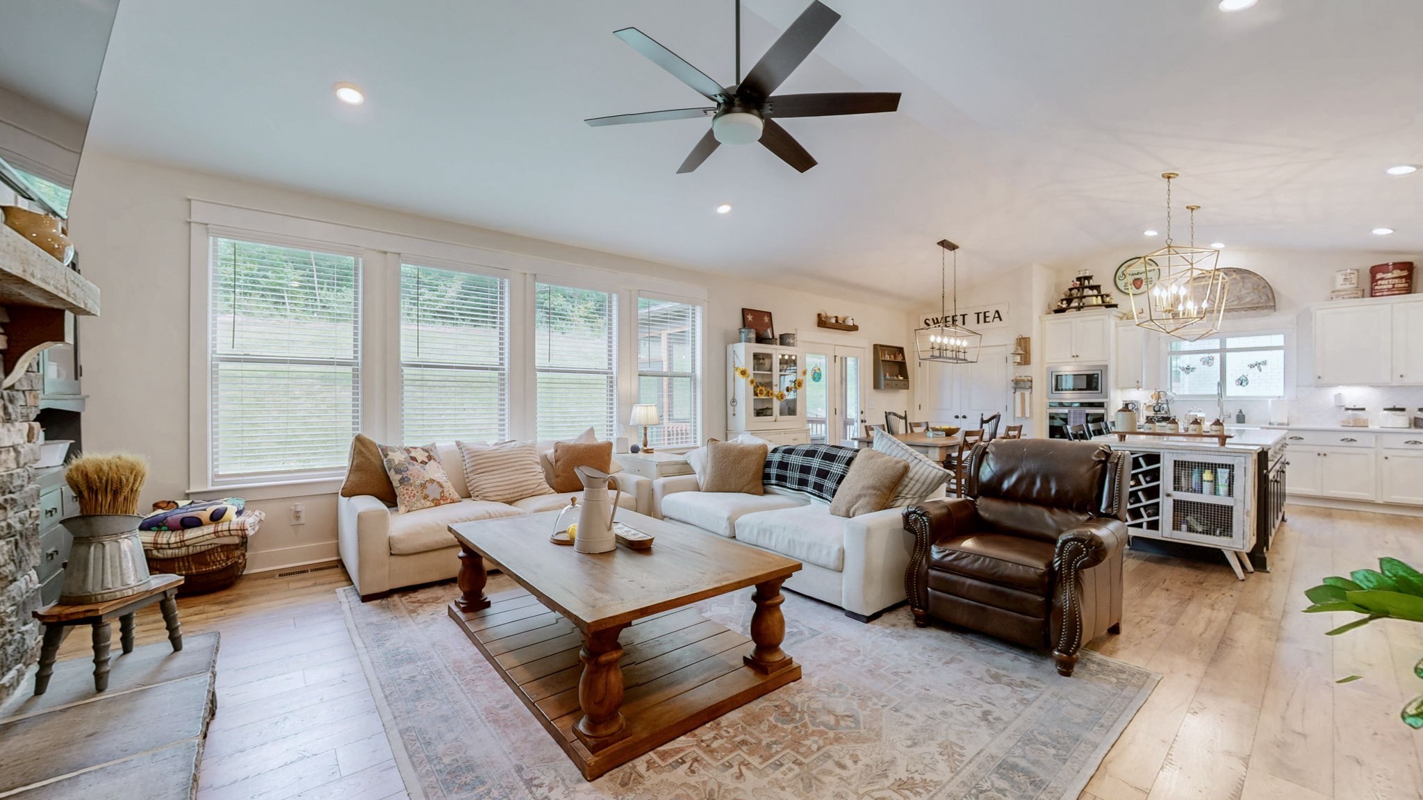 9003 Grayson Cir