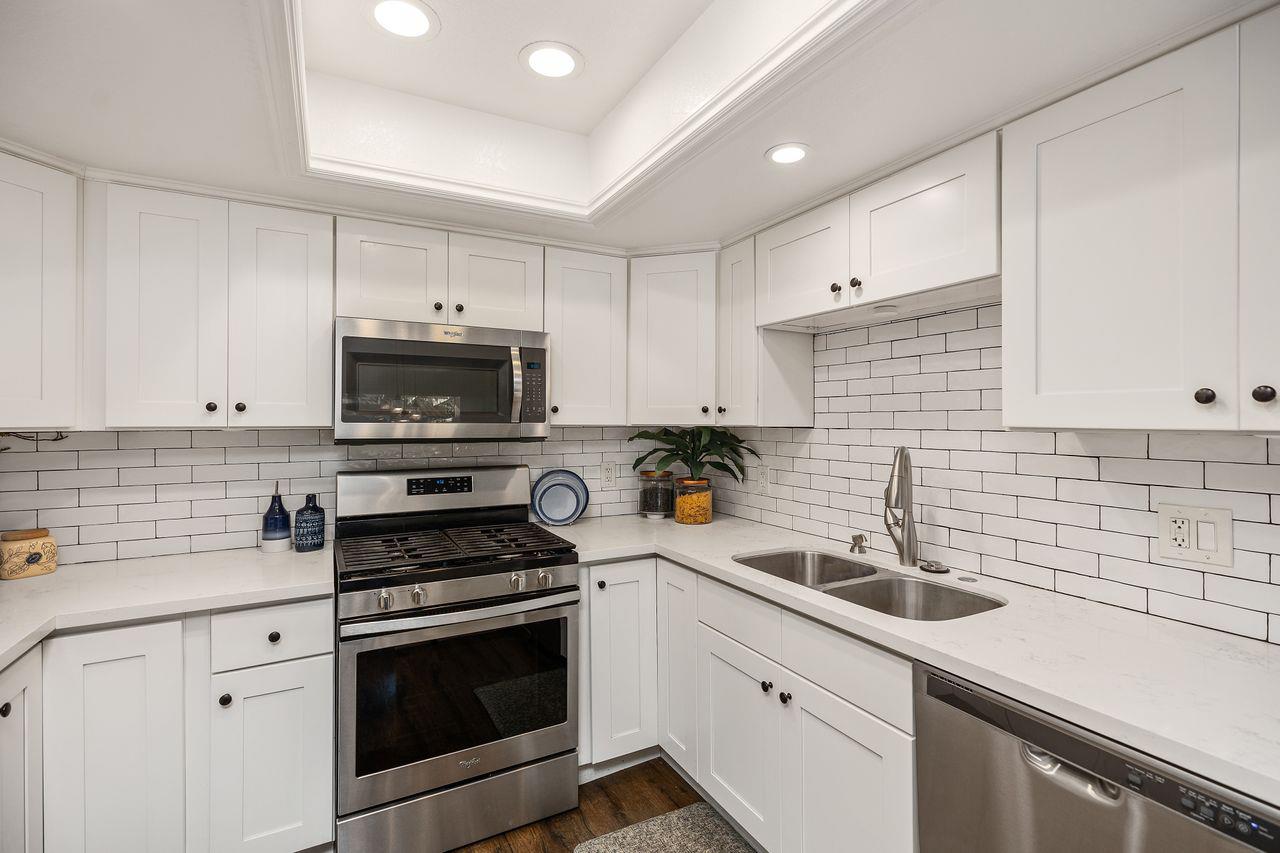 1433 Vista Grande 114