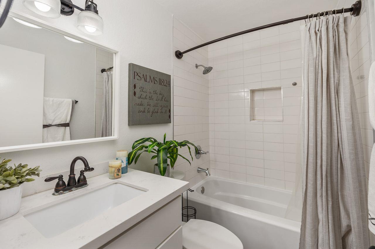 1433 Vista Grande 114