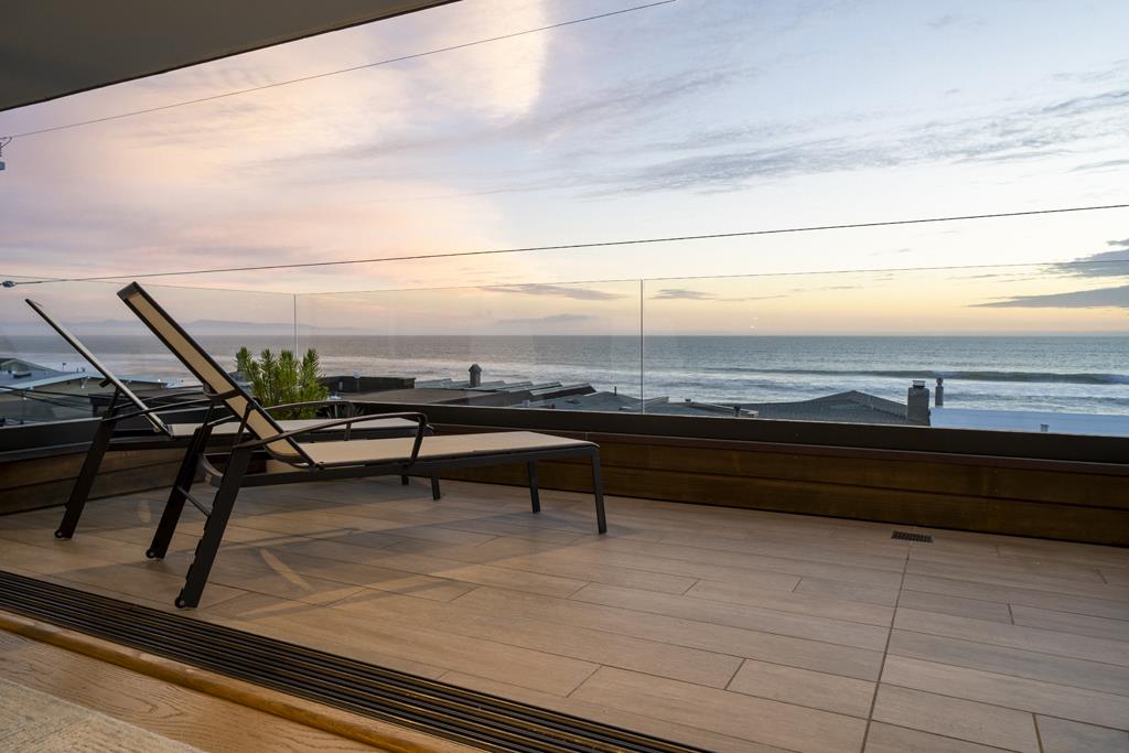 544 Beach DR