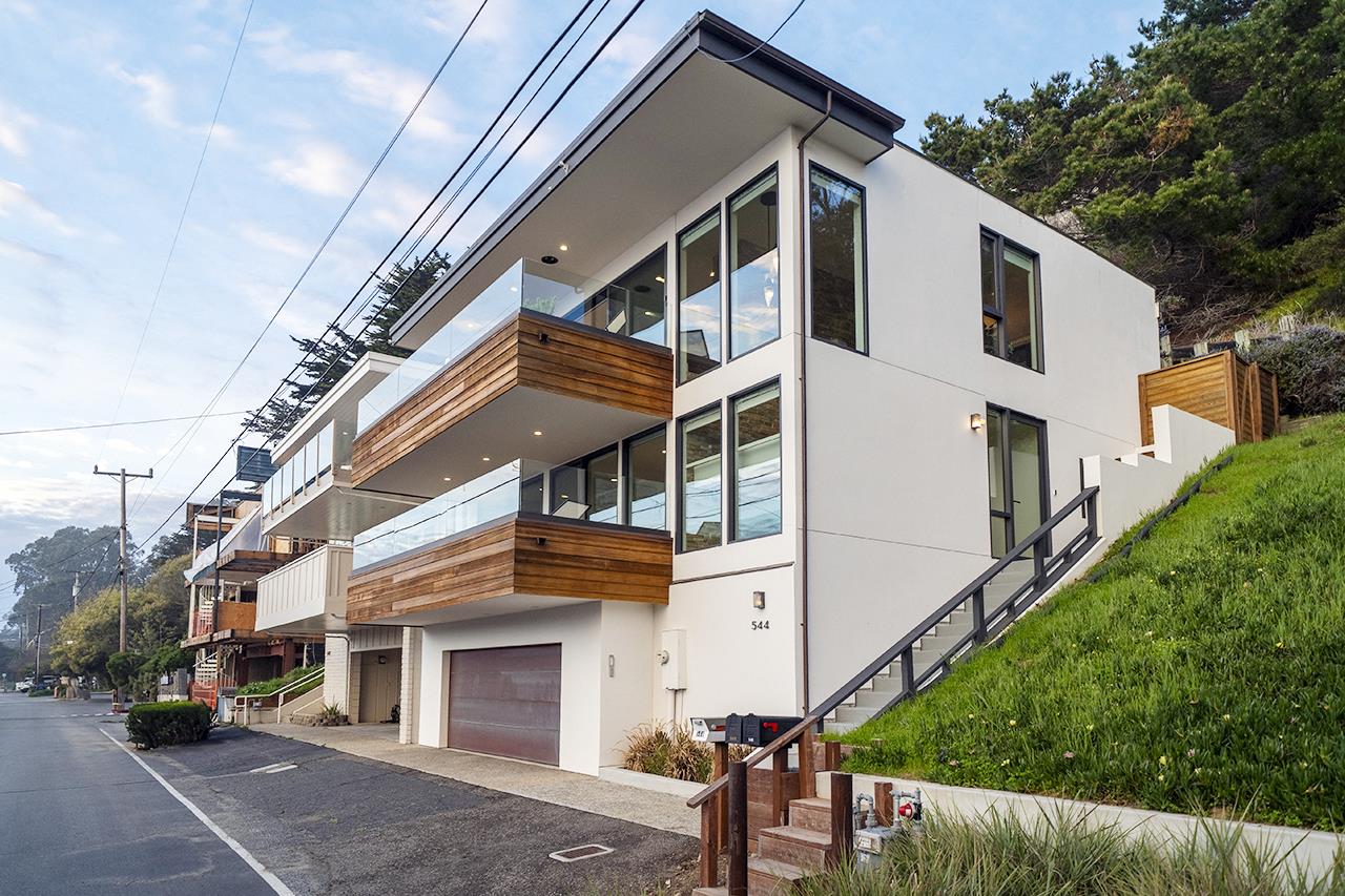 544 Beach DR