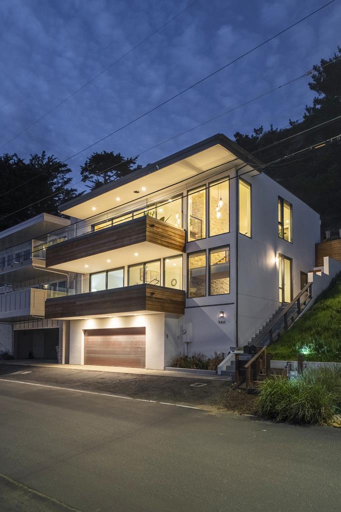 544 Beach DR