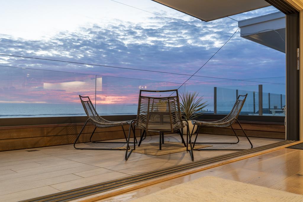 544 Beach DR