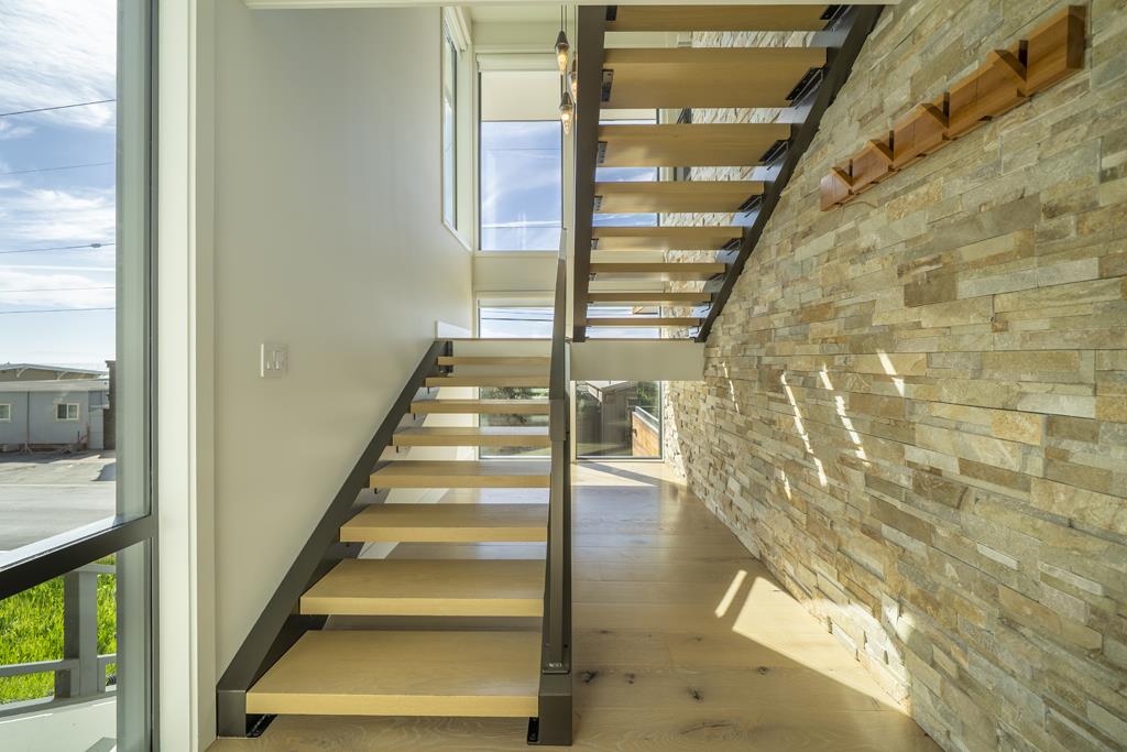 544 Beach DR