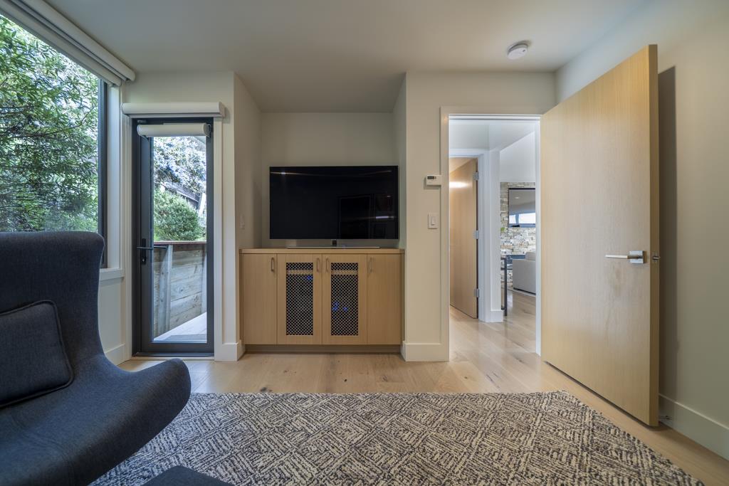 544 Beach DR
