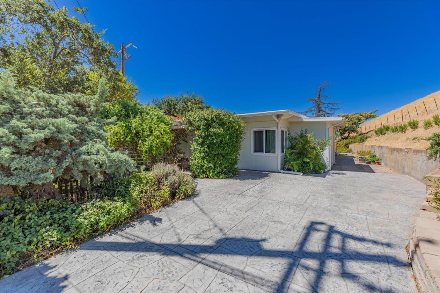820 Comstock RD