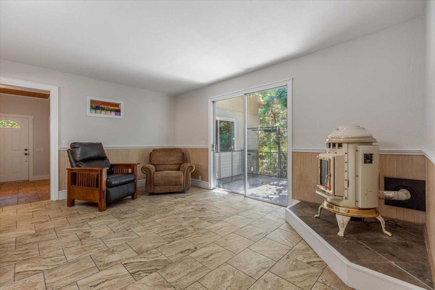 820 Comstock RD