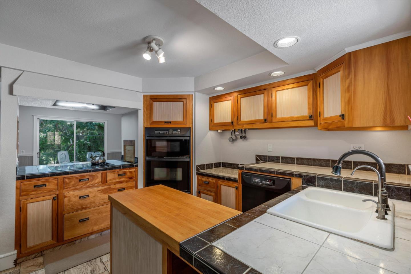 820 Comstock RD