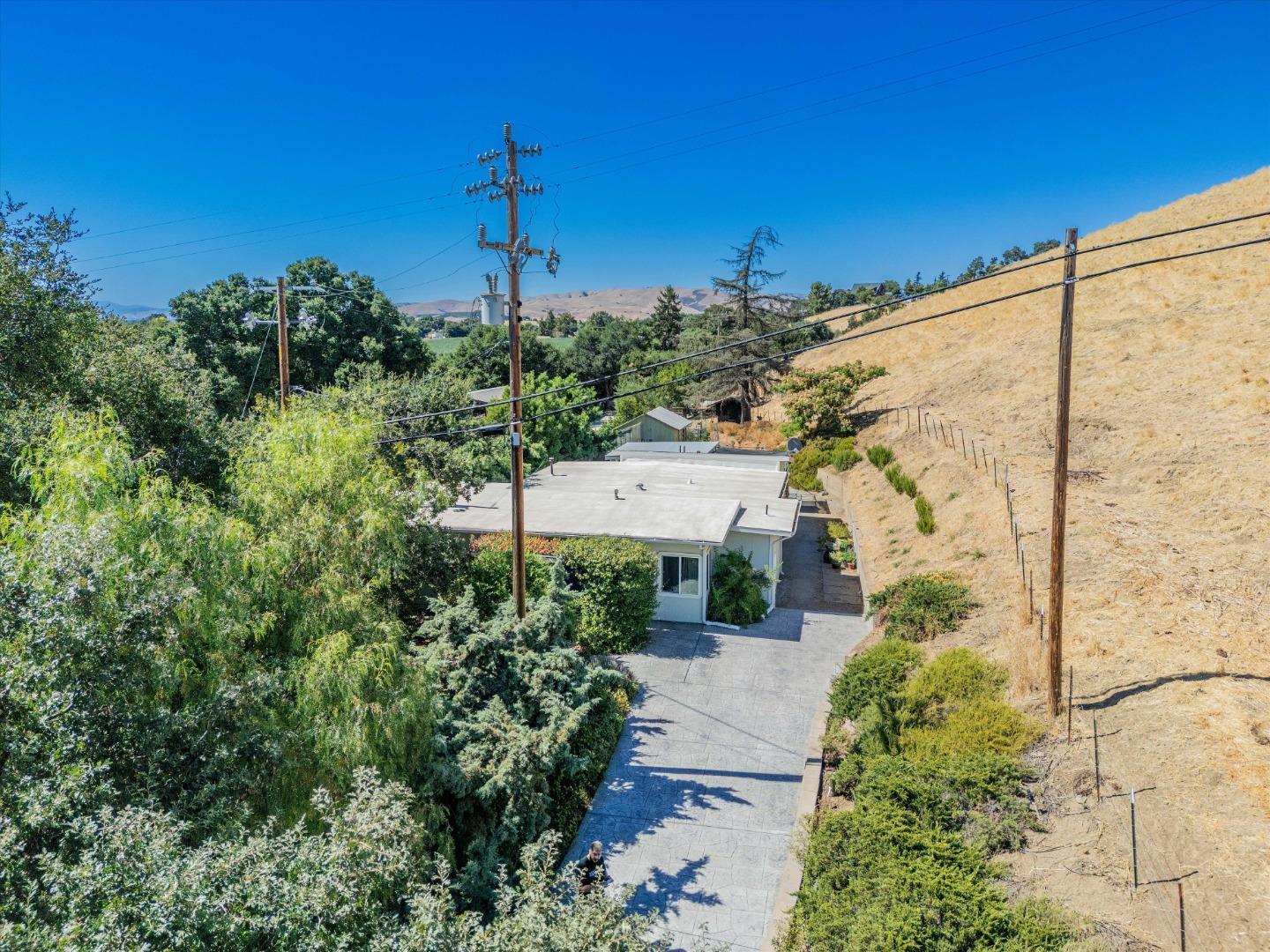 820 Comstock RD