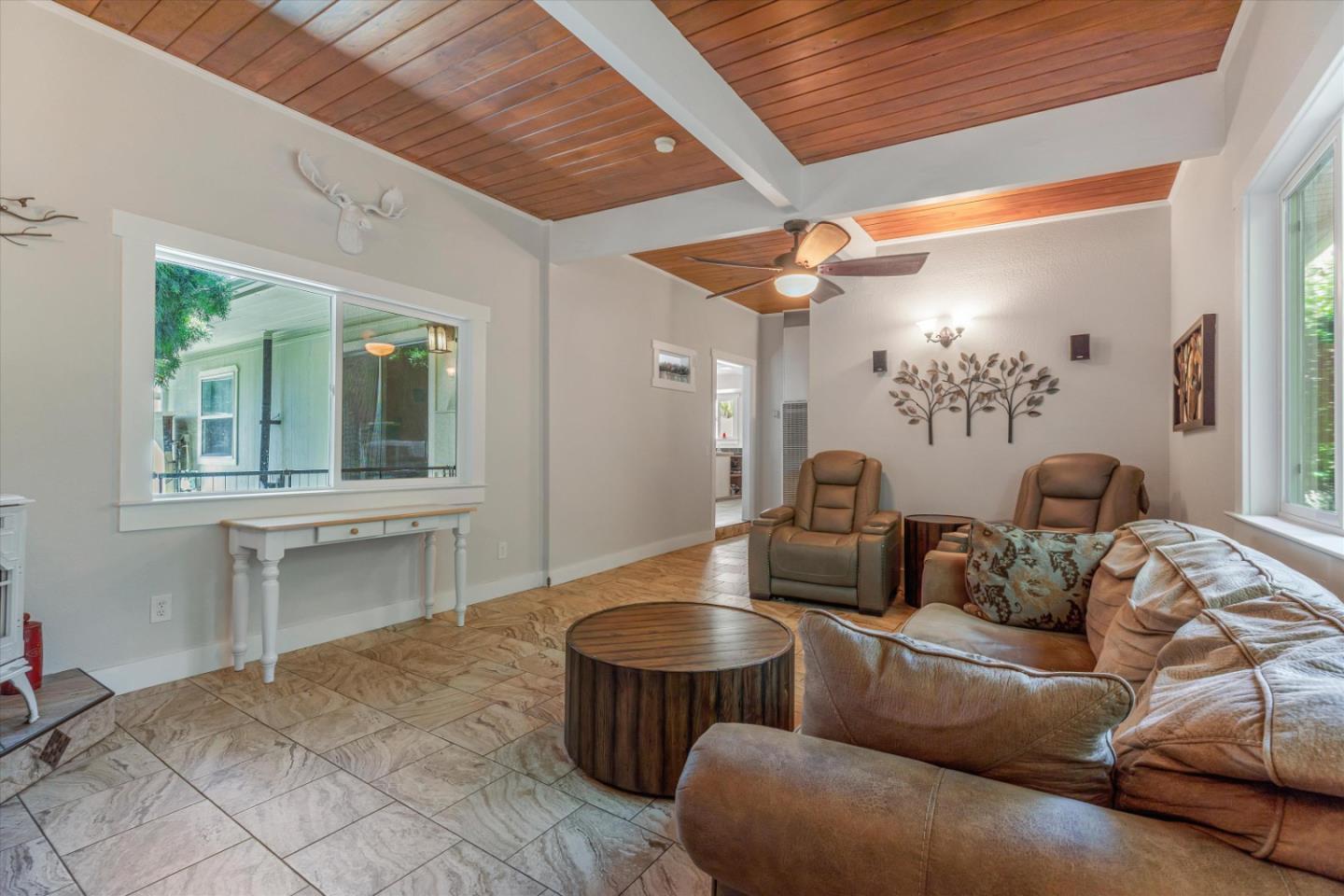 820 Comstock RD