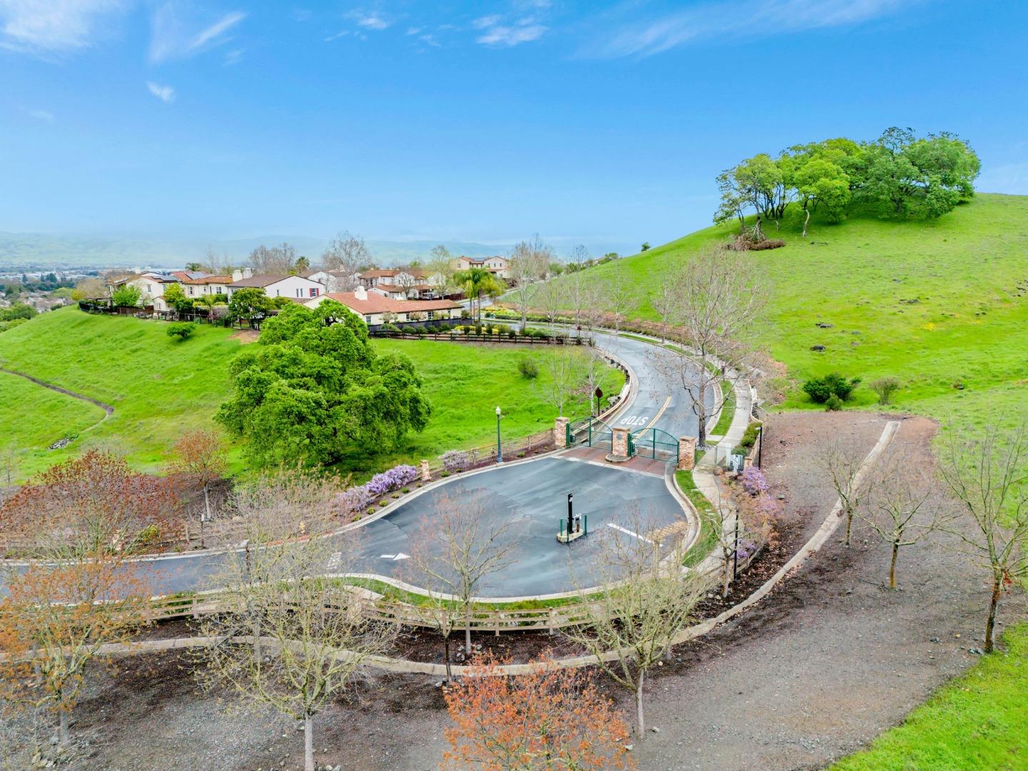 6050 Winged Foot Dr, Gilroy, CA 95020