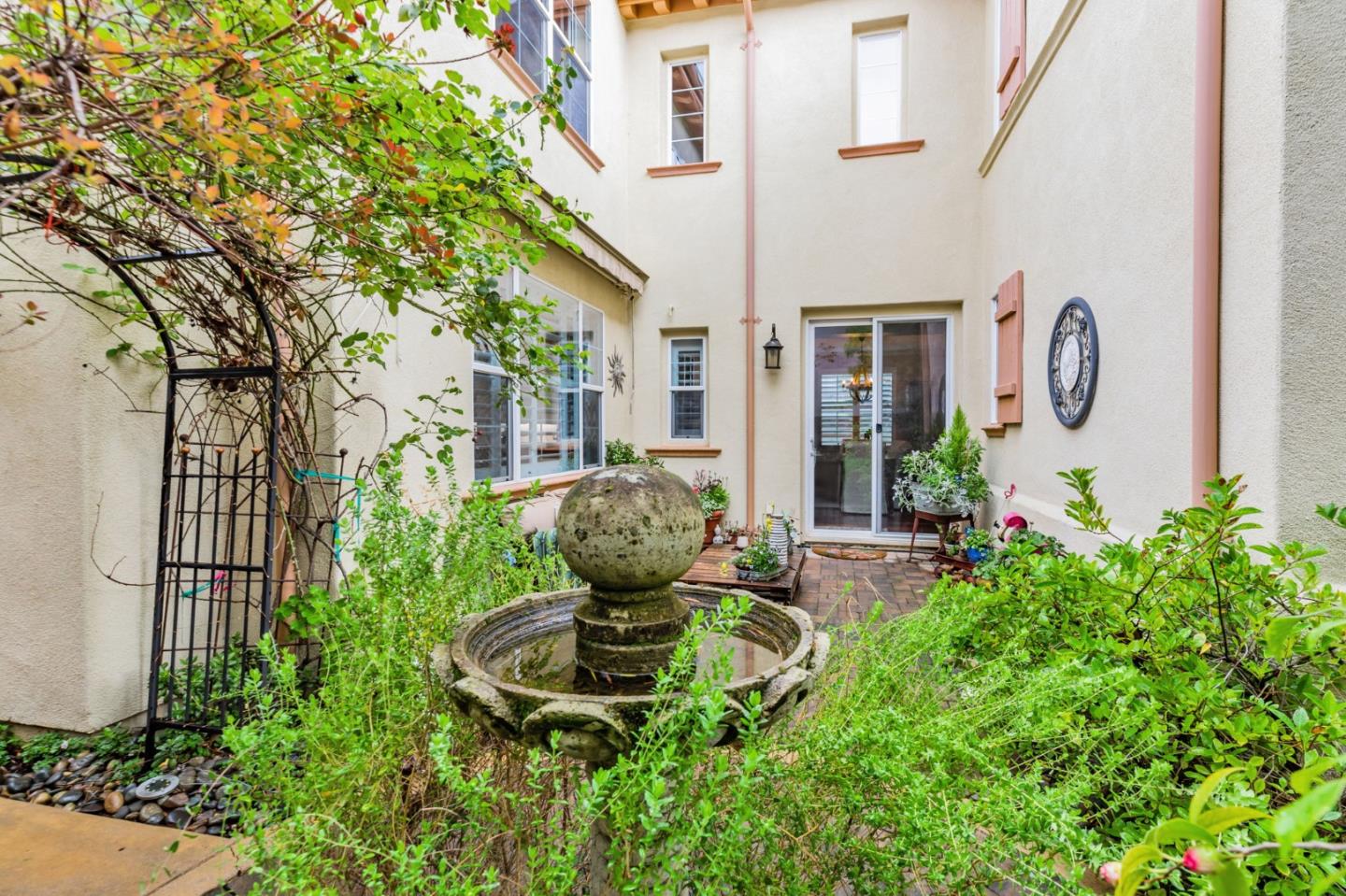 6050 Winged Foot Dr, Gilroy, CA 95020