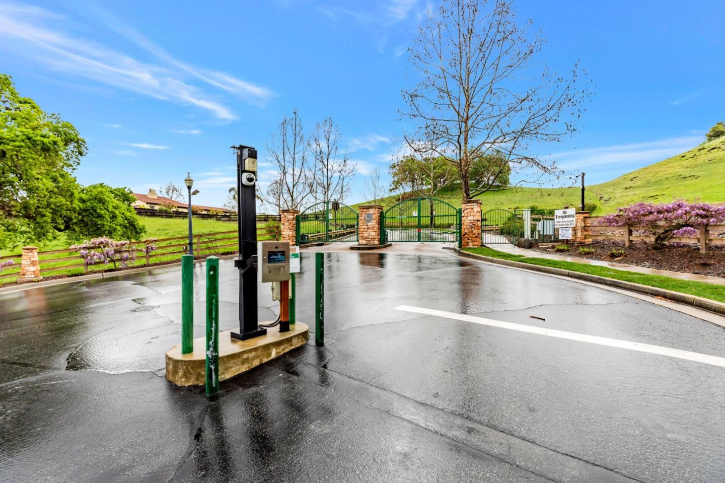 6050 Winged Foot Dr, Gilroy, CA 95020