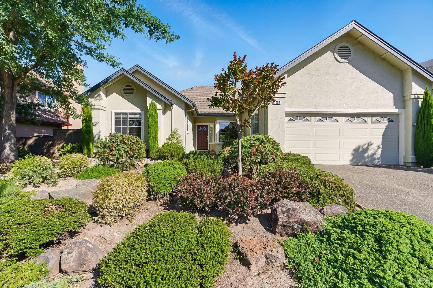 1055 Elsbree Ln