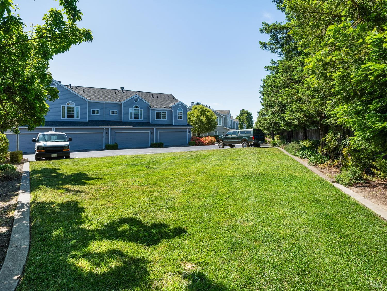 751 W Jasmine Cir