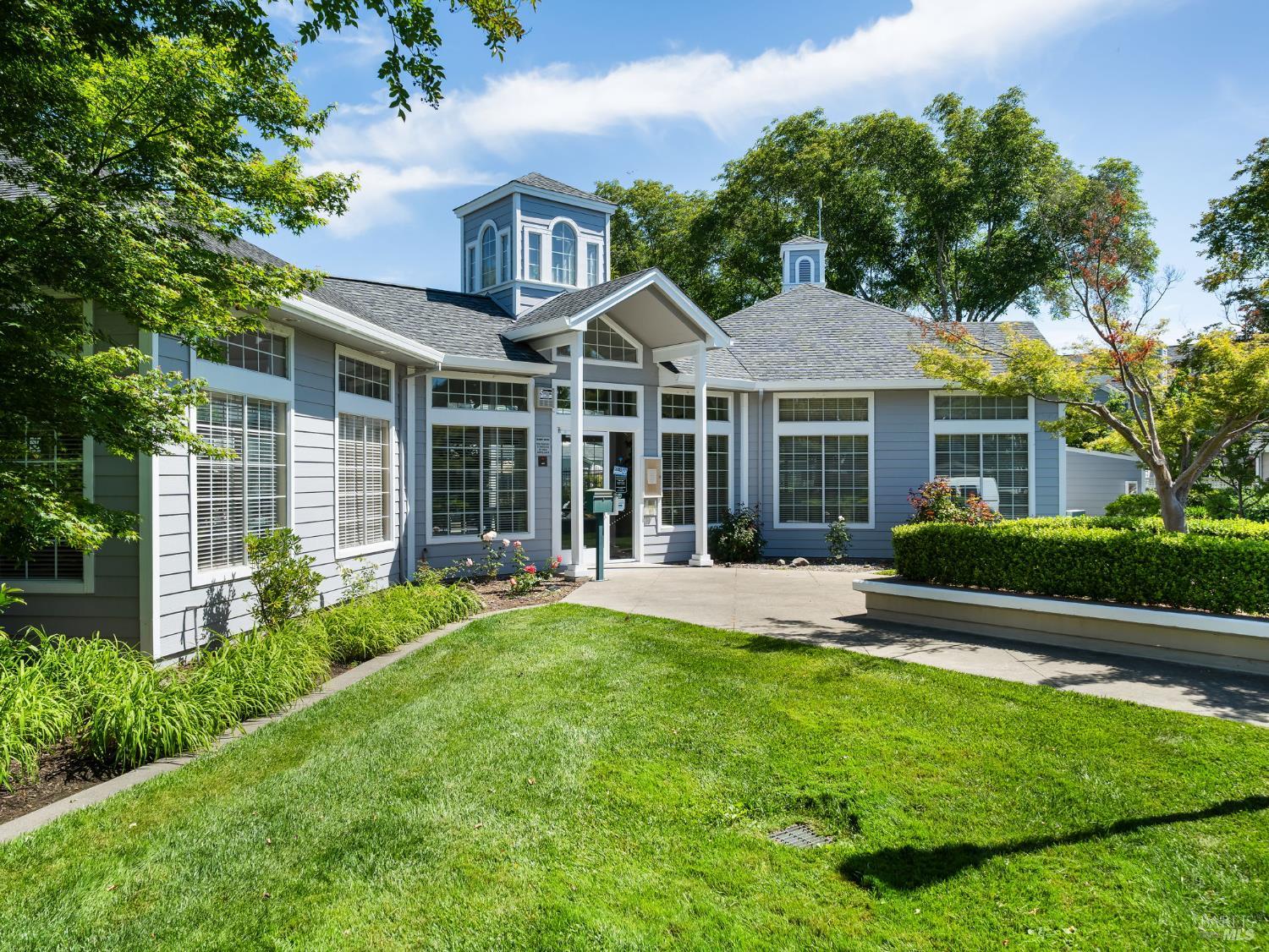 751 W Jasmine Cir