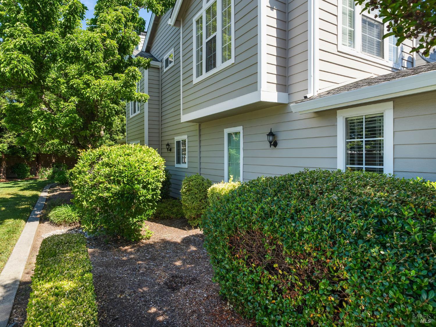 751 W Jasmine Cir