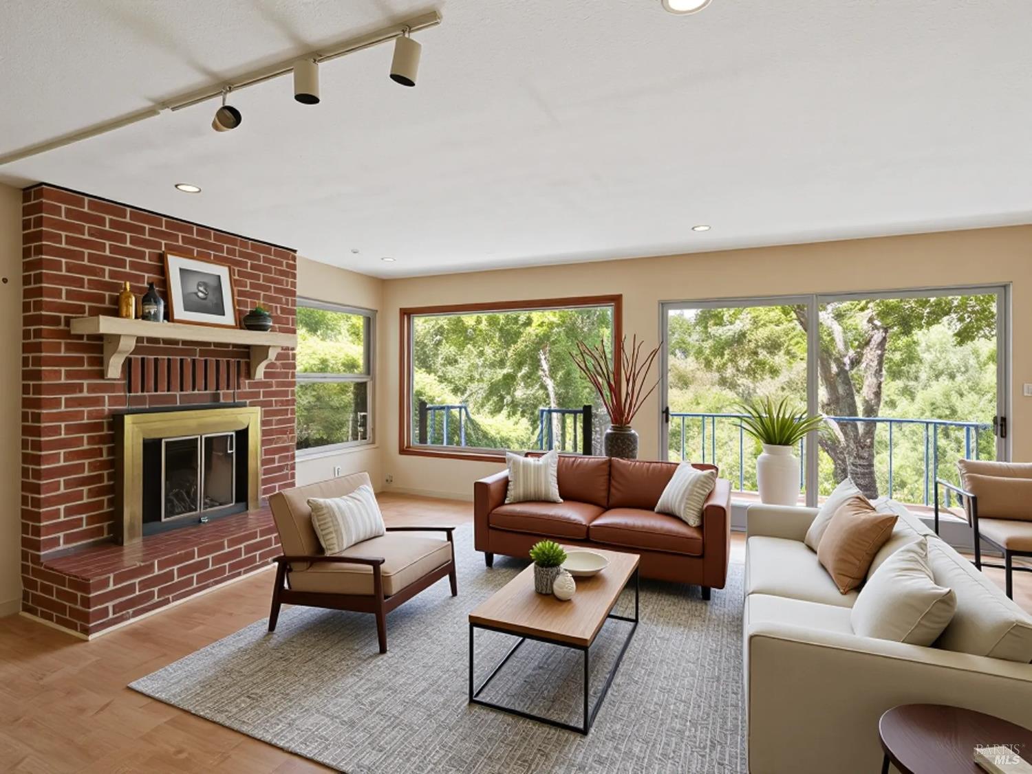 2241 N Fitch Mountain Rd