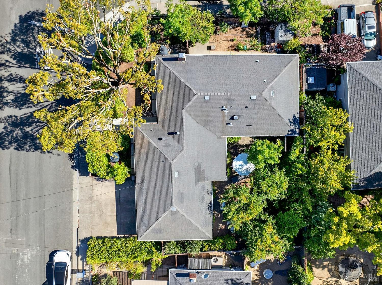 765 Florence Ln