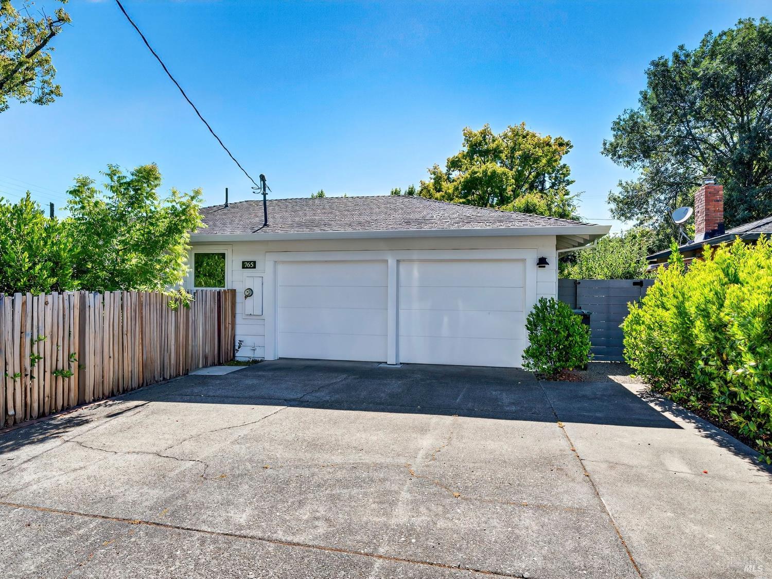 765 Florence Ln