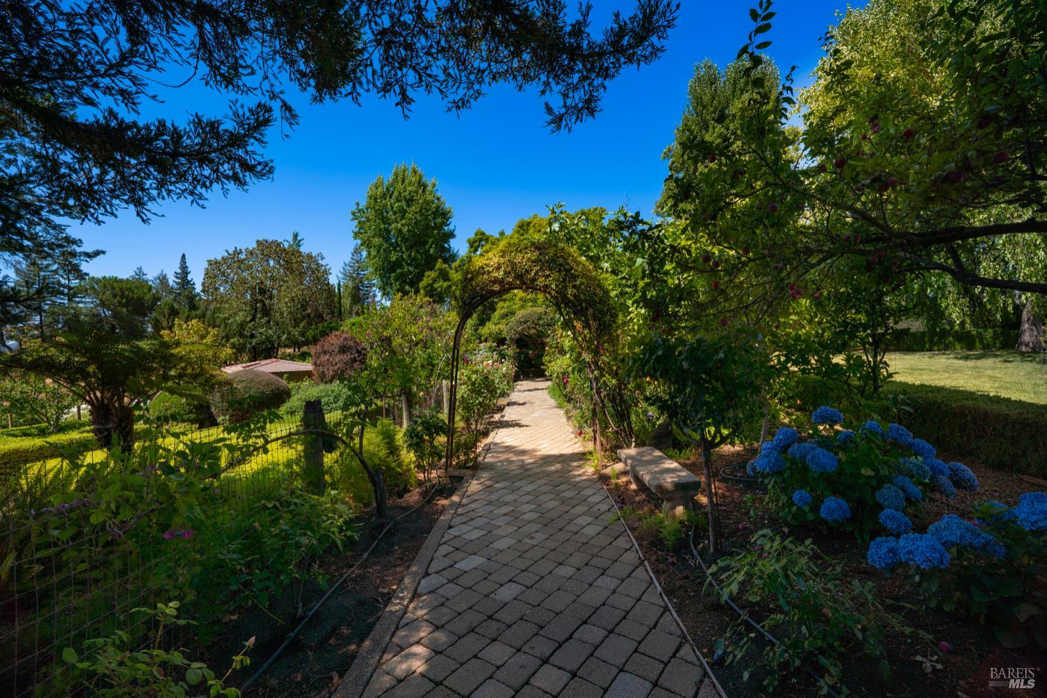 1633 Dry Creek Rd