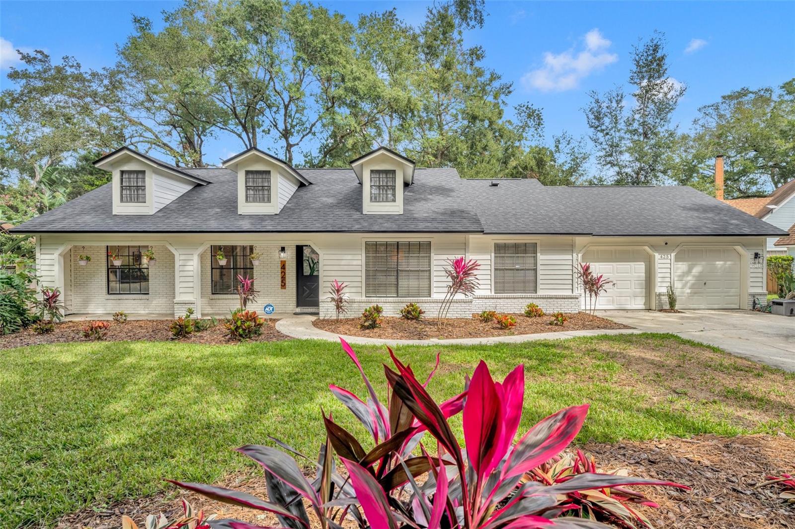 425 WHISPERING OAK LN