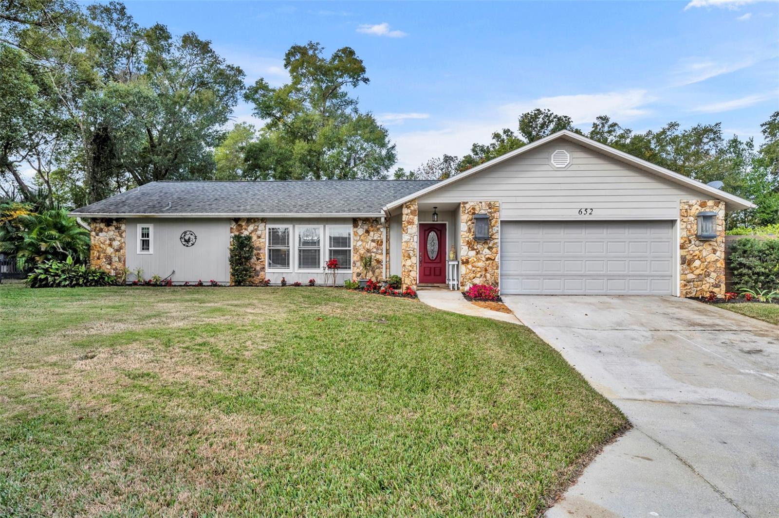 652 W CADILLAC DR