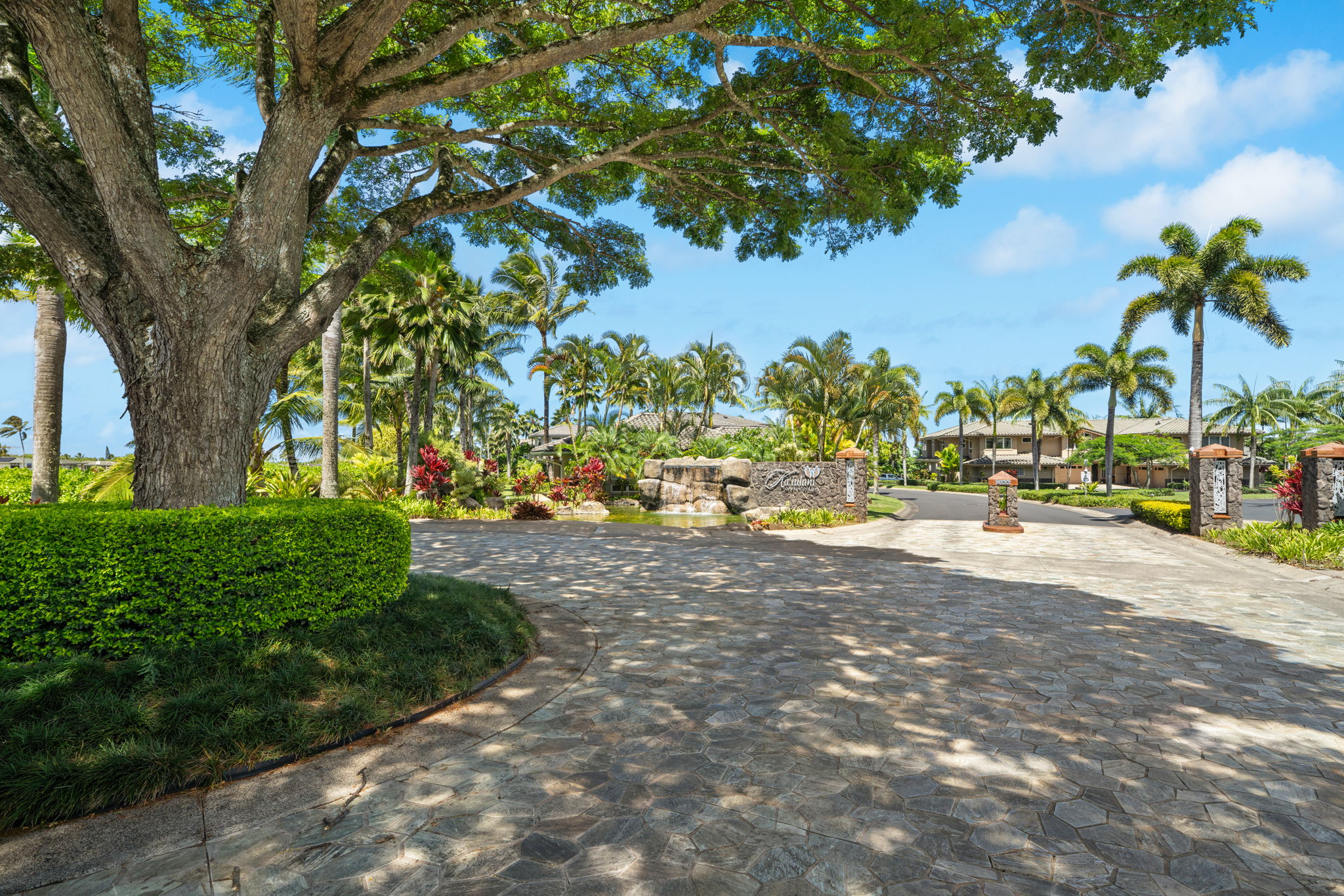 4100 QUEEN EMMA'S DR 21