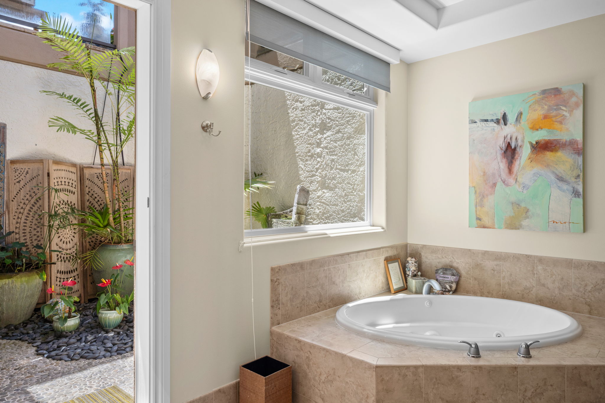 4100 QUEEN EMMA'S DR 21