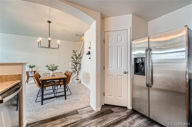 431 Black Feather Loop Unit: 817