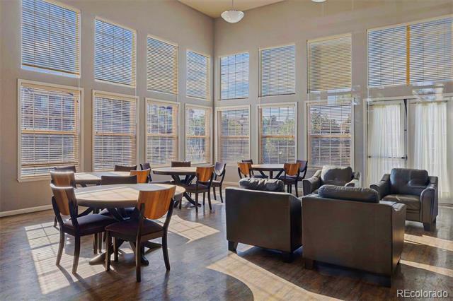 431 Black Feather Loop Unit: 817