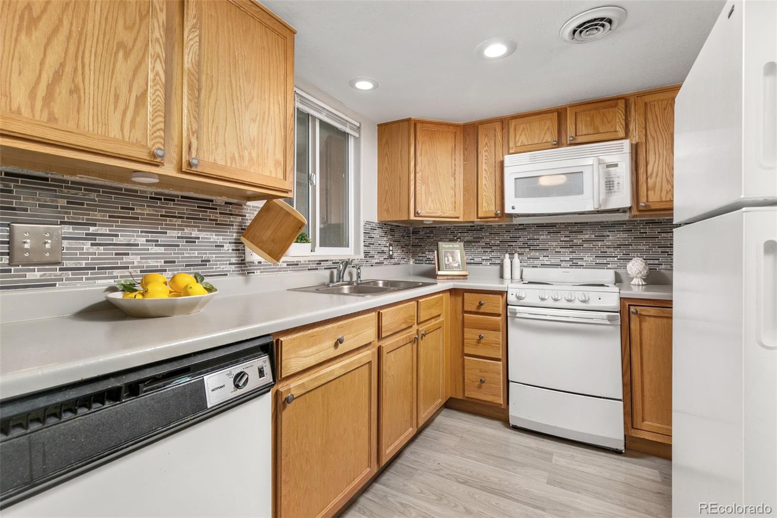 970 S Dawson Way Unit: 15