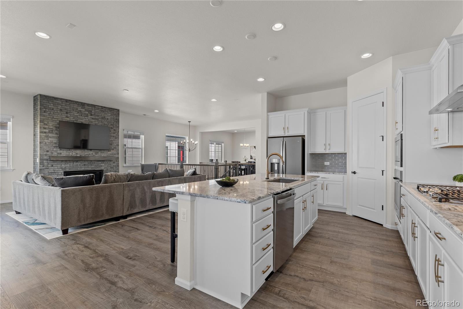 6083 Saddle Bow Avenue