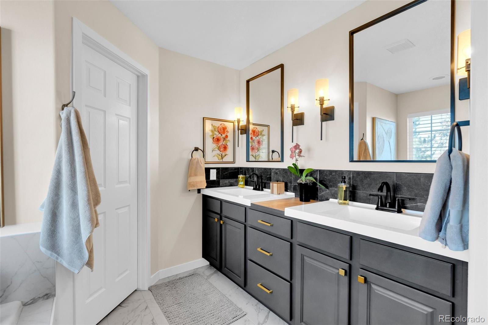 2485 Bellavista Street