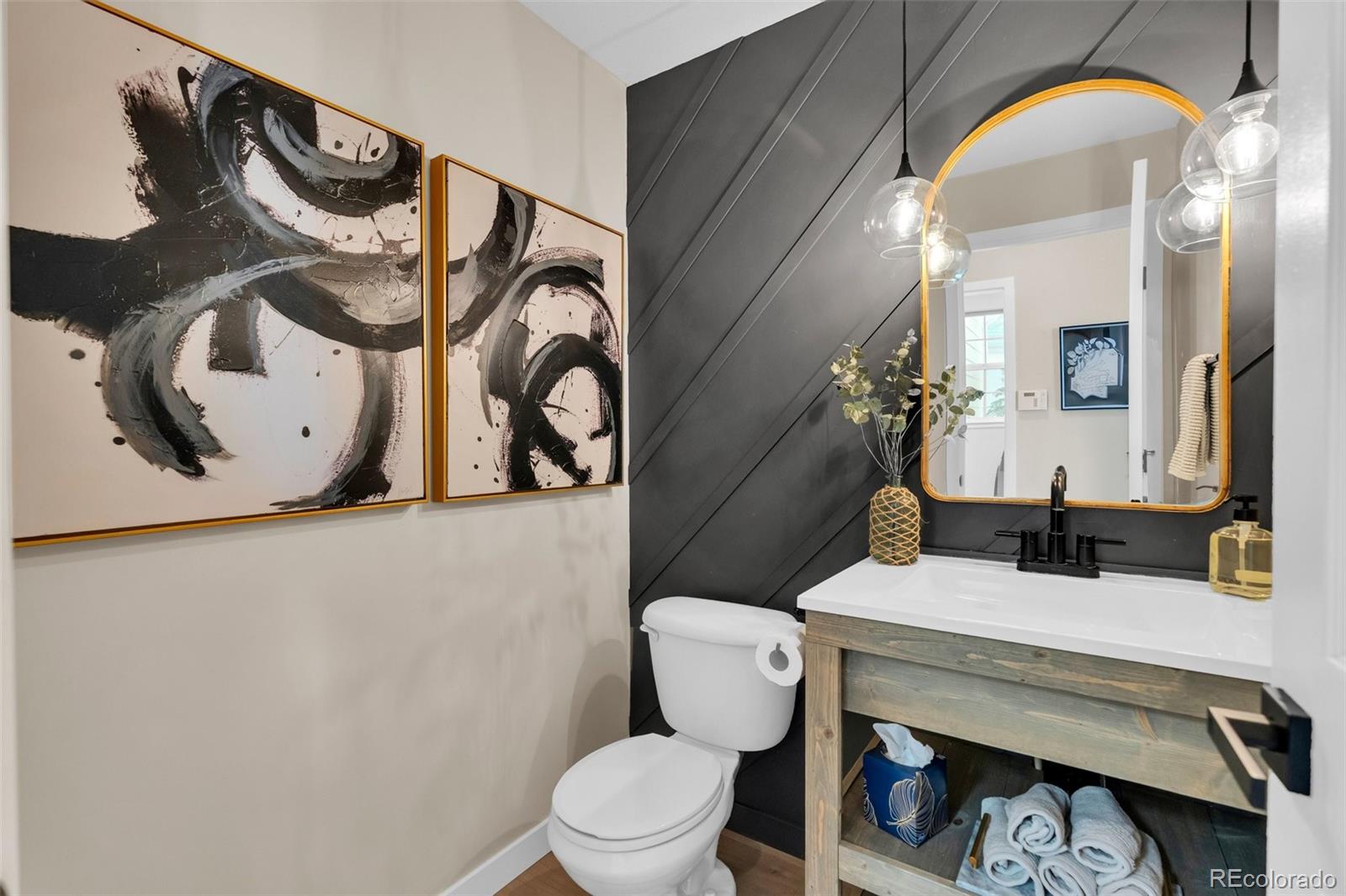 2485 Bellavista Street