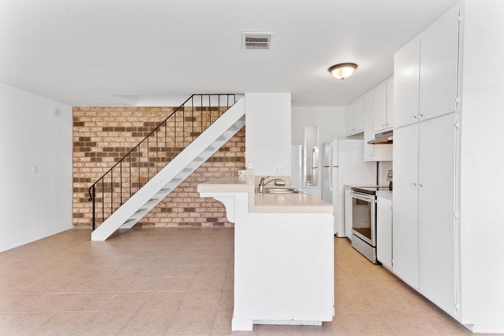 4415 Diamond Street 3