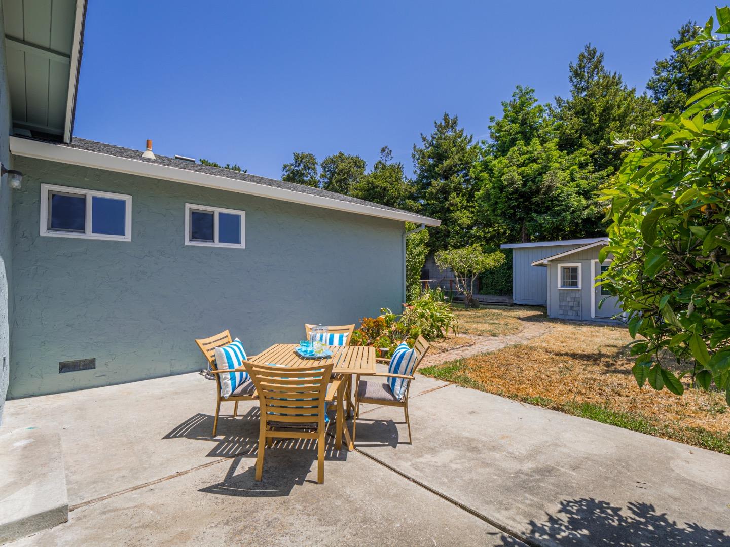 1858 Sommerfeld Avenue