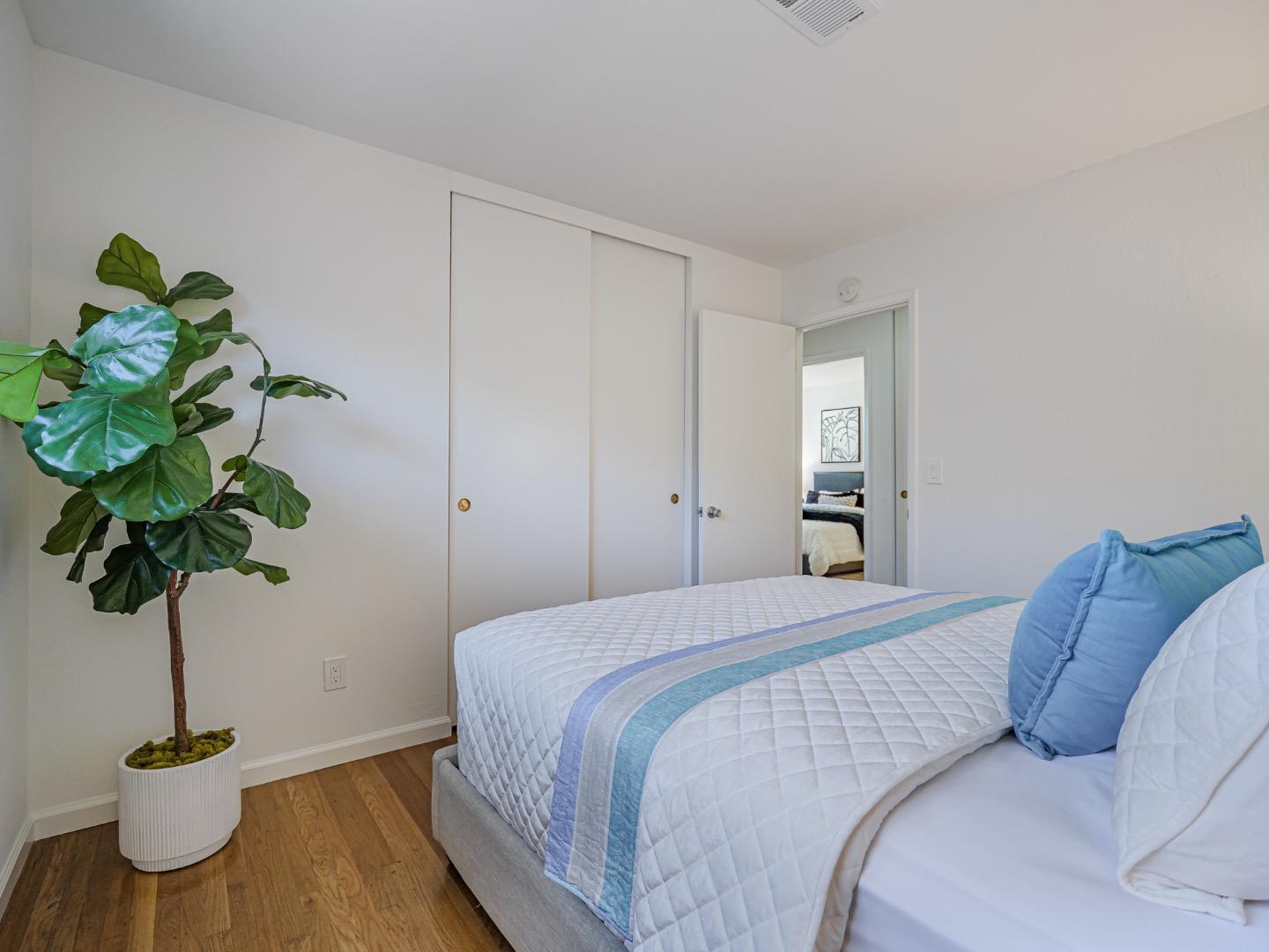 1858 Sommerfeld Avenue