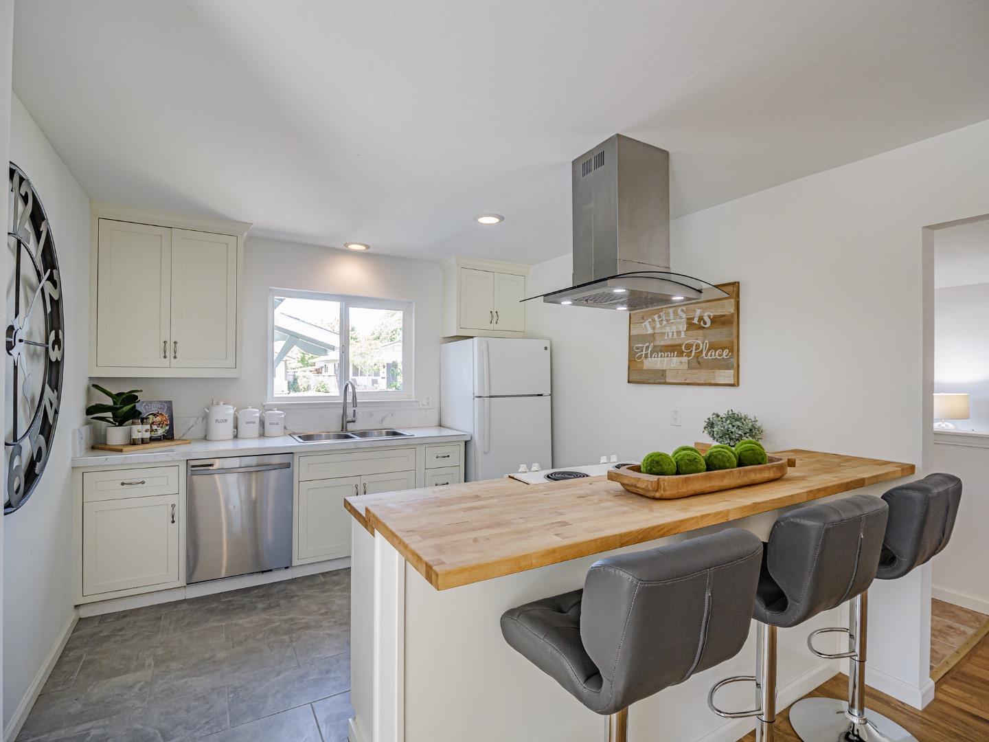 1858 Sommerfeld Avenue