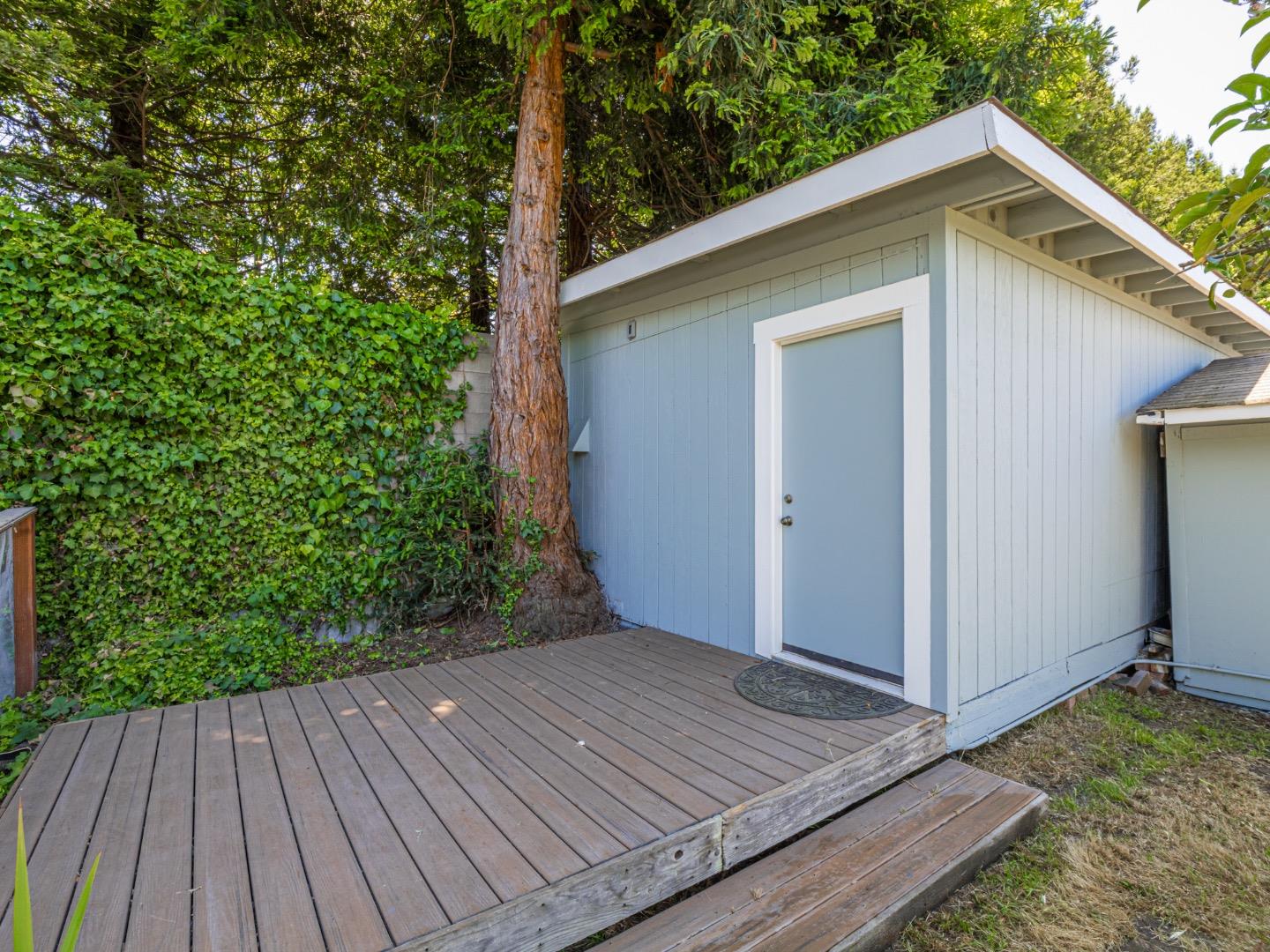 1858 Sommerfeld Avenue