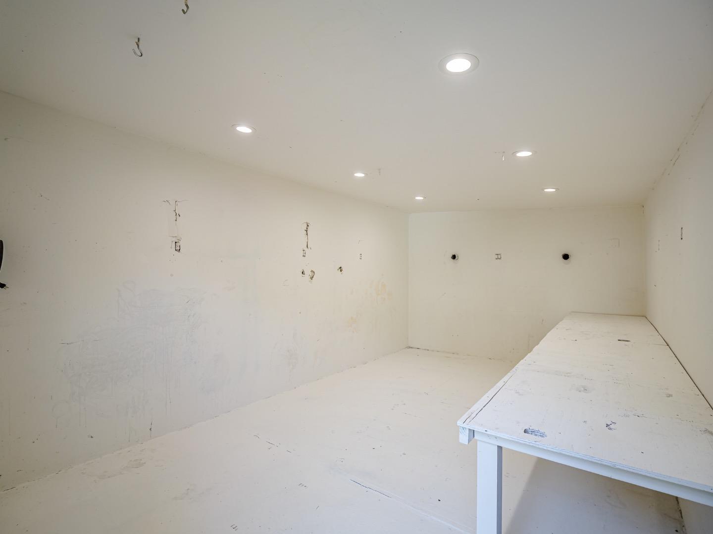 1858 Sommerfeld Avenue