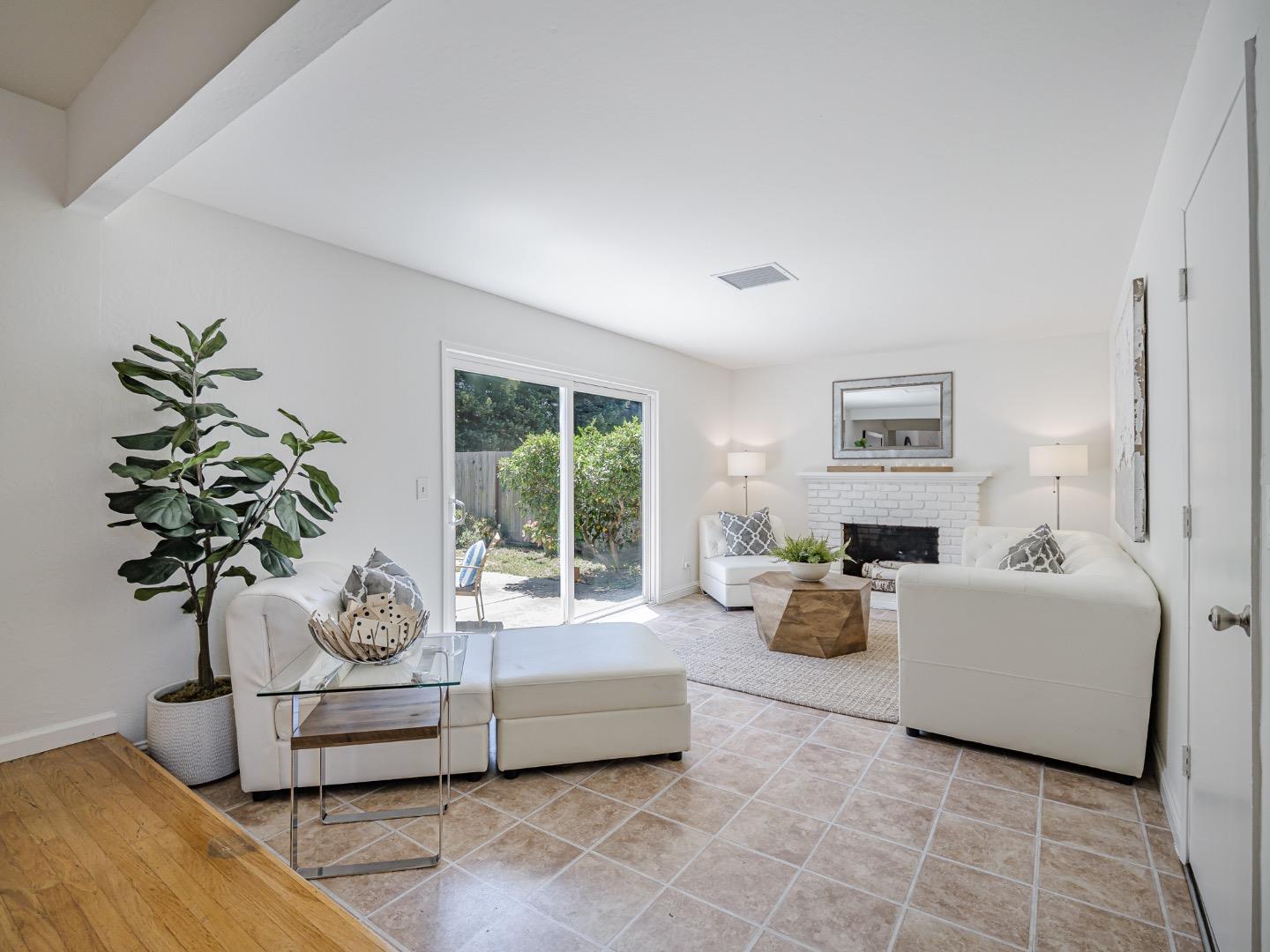 1858 Sommerfeld Avenue