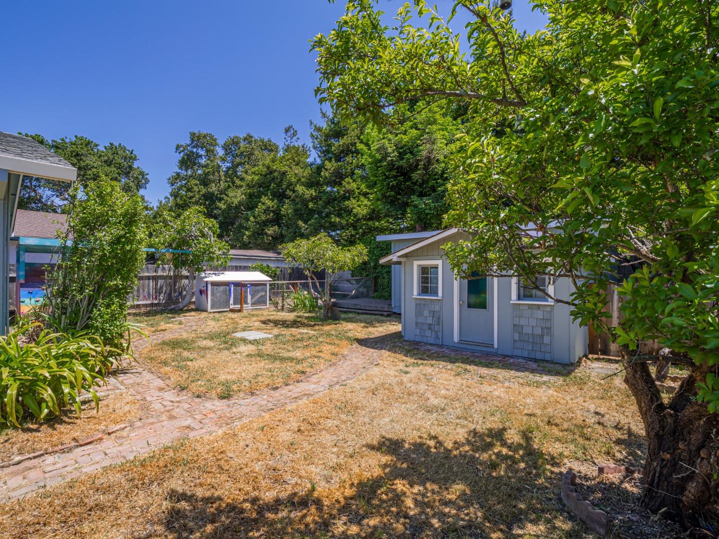 1858 Sommerfeld Avenue