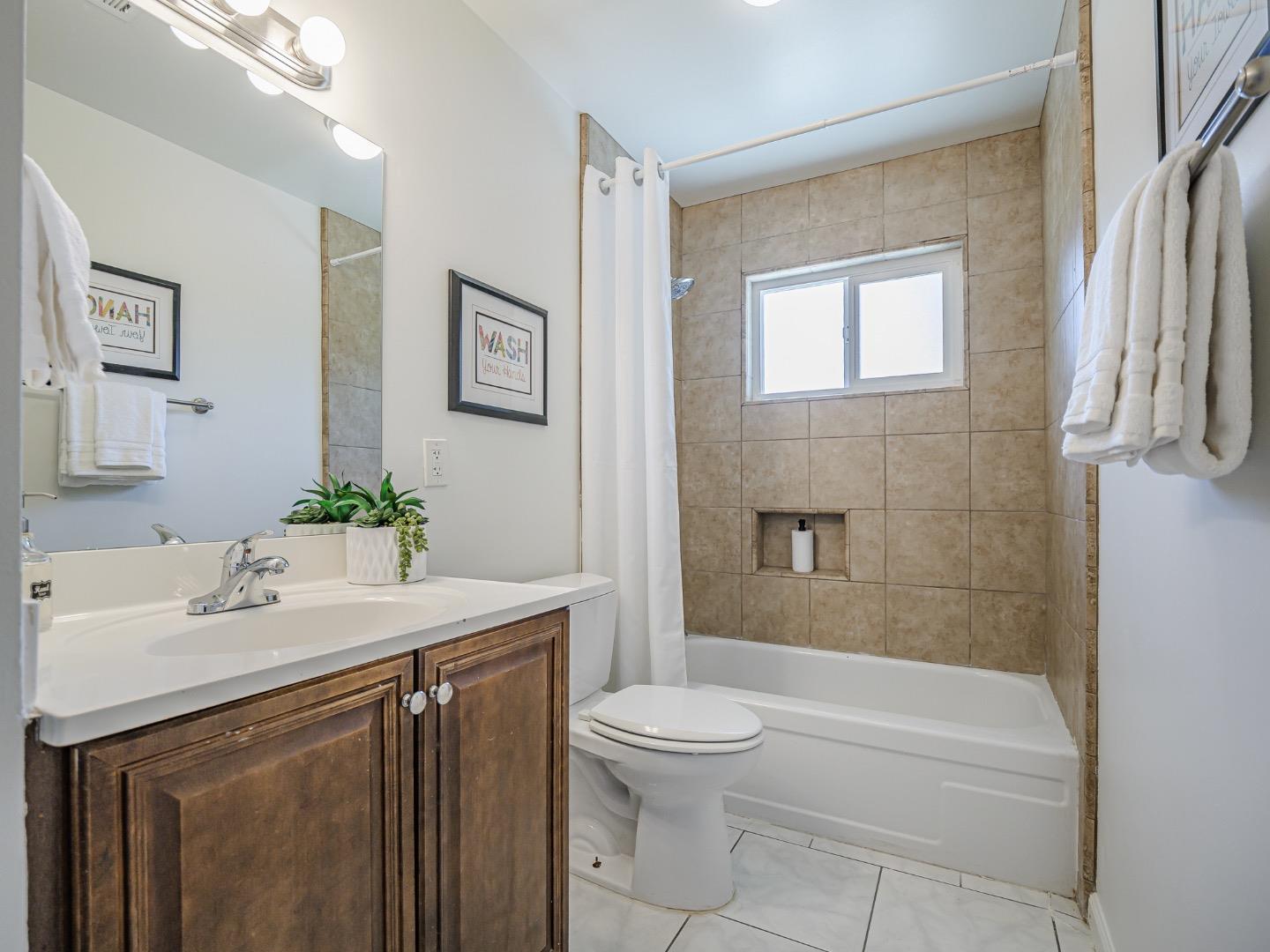 1858 Sommerfeld Avenue